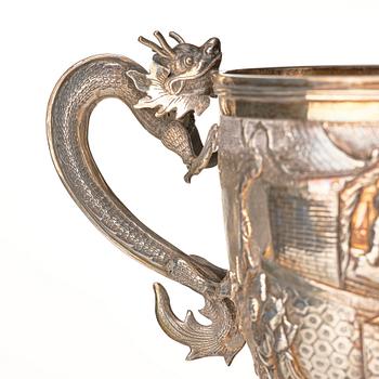 Praktpokal, silver. Shanghai, omkring 1900. Oidentifierad mästare.