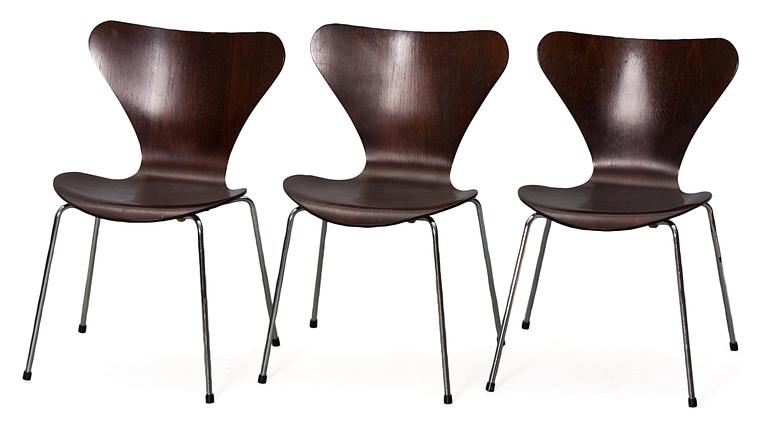 A set of six Arne Jacobsen "Sjuan" chairs, Fritz Hansen 1982.