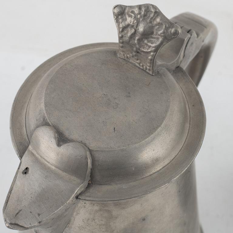 Kannor, två stycken, samt kallskål, tenn, olika mästare, 1800-tal.
