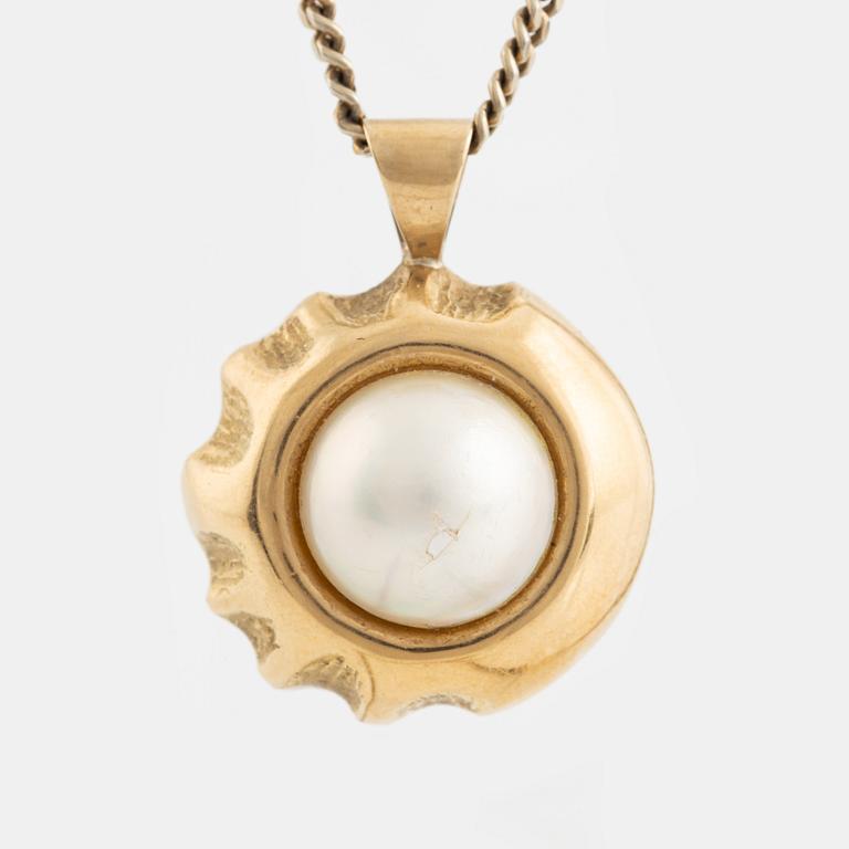 Hängsmycke, Alf Halldin, 18K guld med halvpärla.