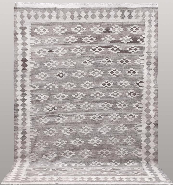 Kilim, ca 316 x 219 cm.