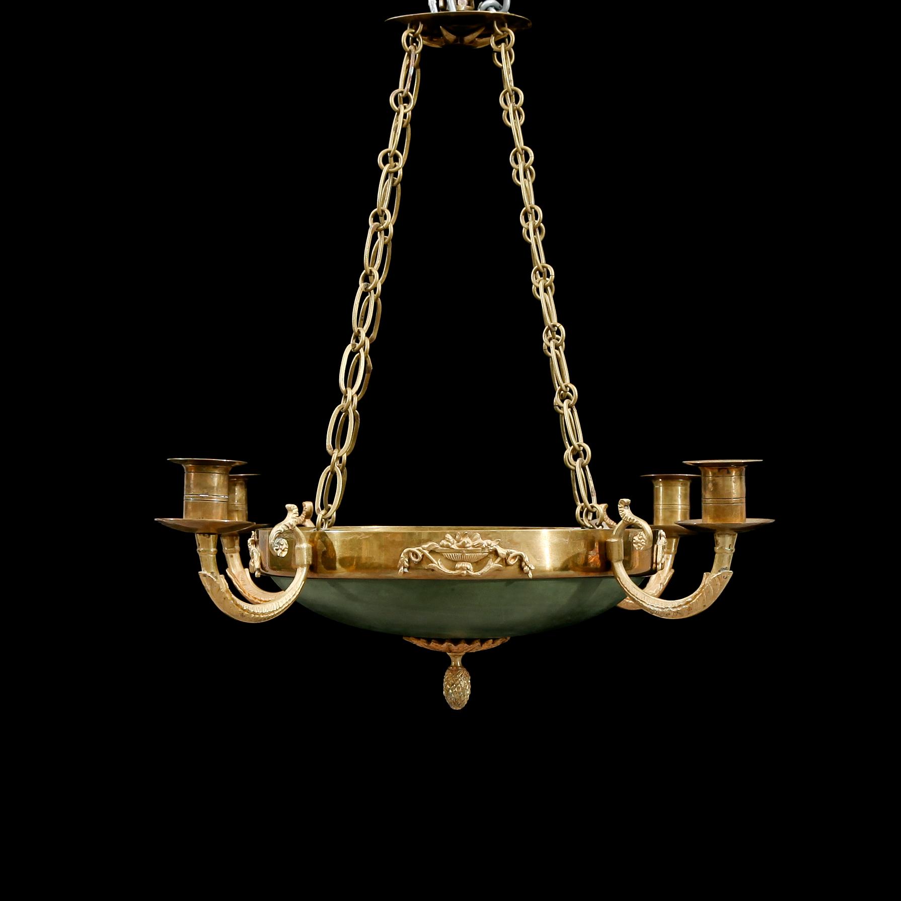 TAKAMPEL, empirestil, omkring år 1900. Höjd ca 45 cm.