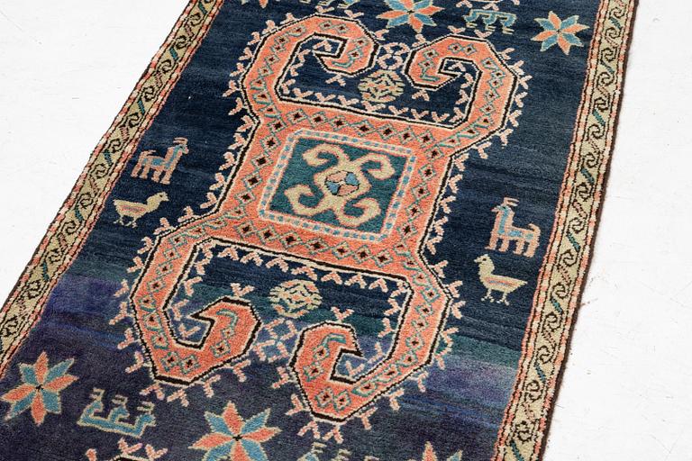 Gallery carpet, probably Kurdish/Karagah, 290 x 90 cm.