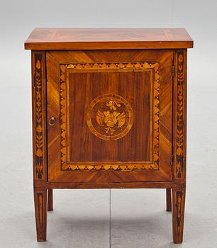 POTTSKÅP, Louis XVI-stil, trol Italien 18/1900-tal.