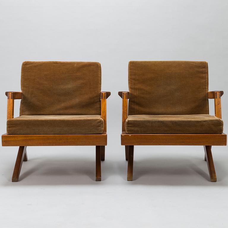 OLAVI HÄNNINEN, A 1960s 'Bumerang' armchairs for HMN Huonekalu Mikko Nupponen, Lahti, Finland.