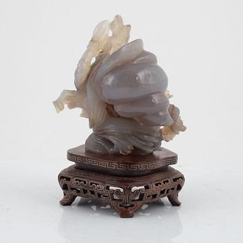 A Chinese brush washer and two figures, quartz and agate, 20th century.