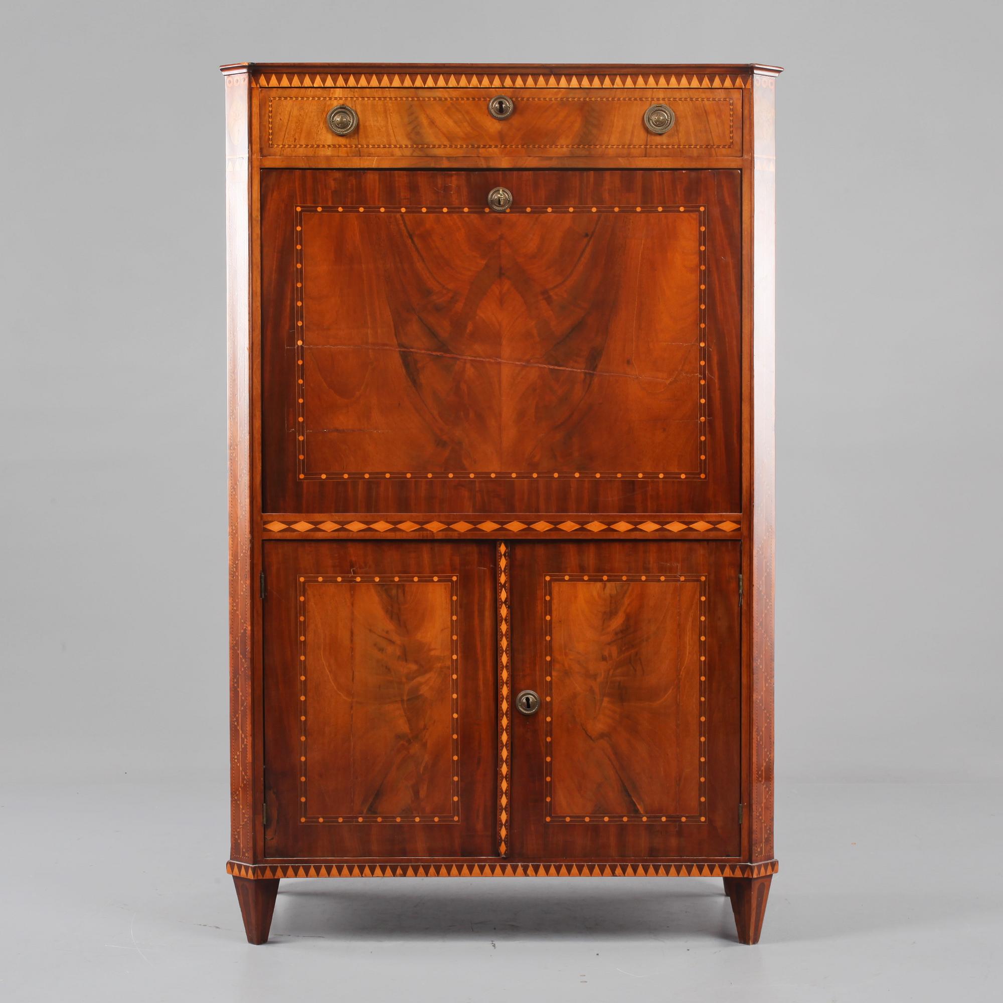 CHIFFONJÉ, Holland, 1800-talets första hälft.