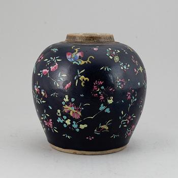 A Chinese famille rose jar, Qing dynasty, 19th Century.