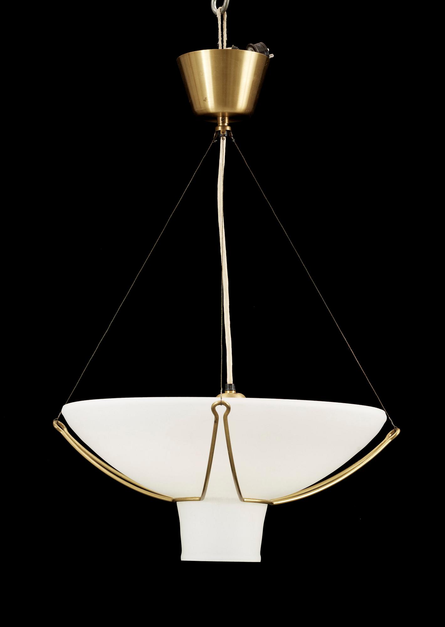 TAKLAMPA, glas, mässing, 1950-tal. H 63.