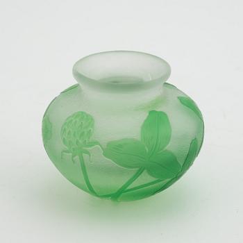 Karl Lindeberg, an Art nouveau cameo vase, Kosta, Sweden, early 20th century.