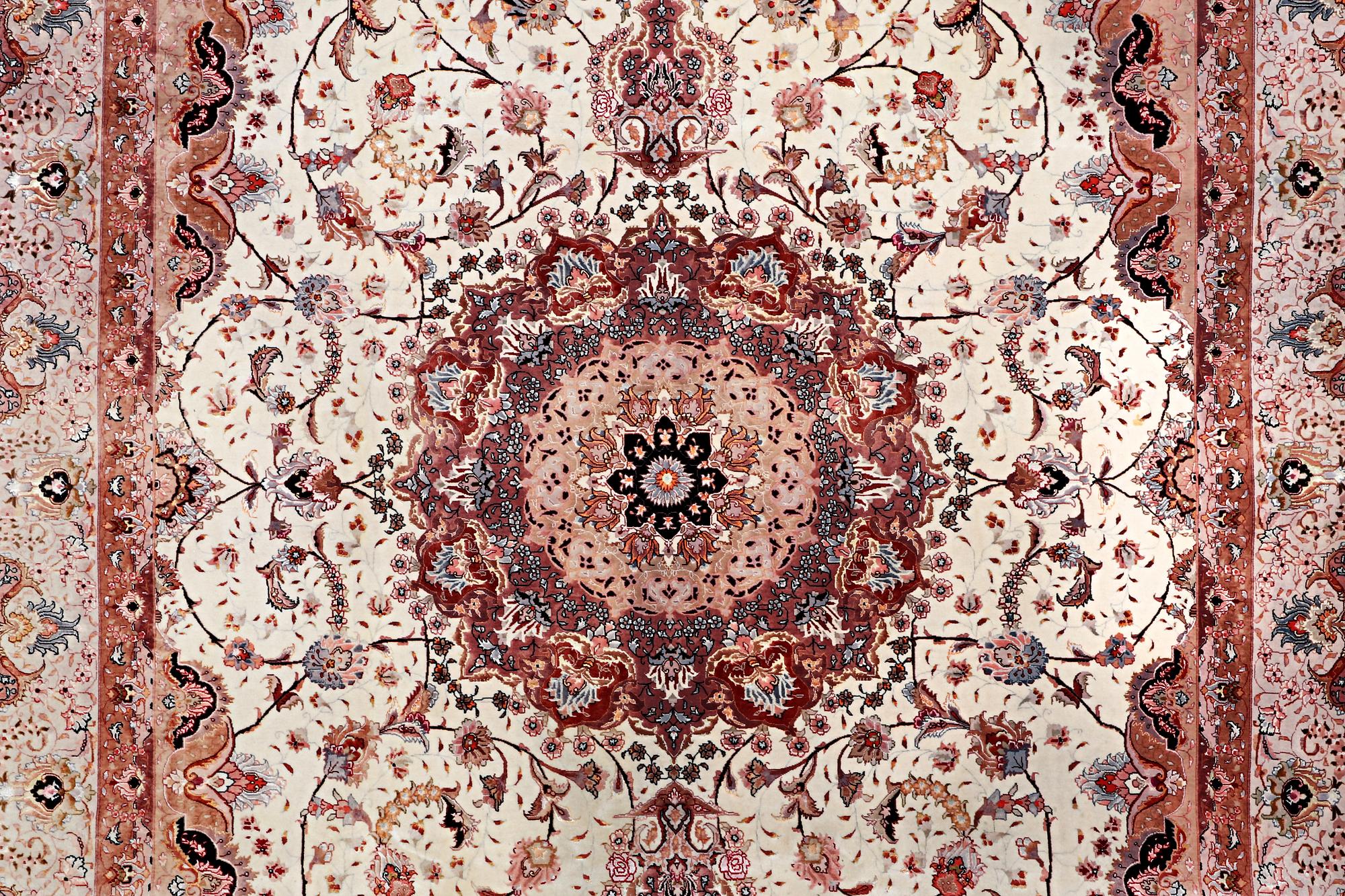 A carpet, Tabriz, part silk, 50 Raj, ca 340 x 253 cm.