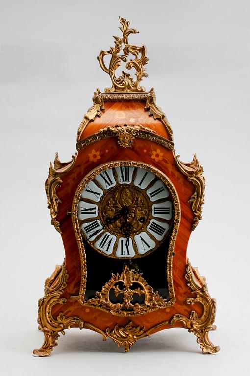 BORDSPENDYL, Louis XIV-stil, 1900-talets mitt.