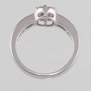 RING, 18k vitguld med briljantslipade diamanter 0.75 ct, Iduna, Varberg. Vikt 4,8 g.