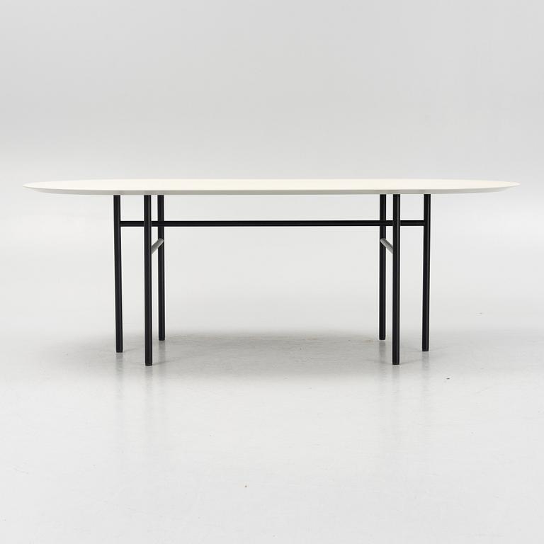 Norm Architects, matbord "Snaregade Dining table Oval", Audo Copenhagen, Danmark.