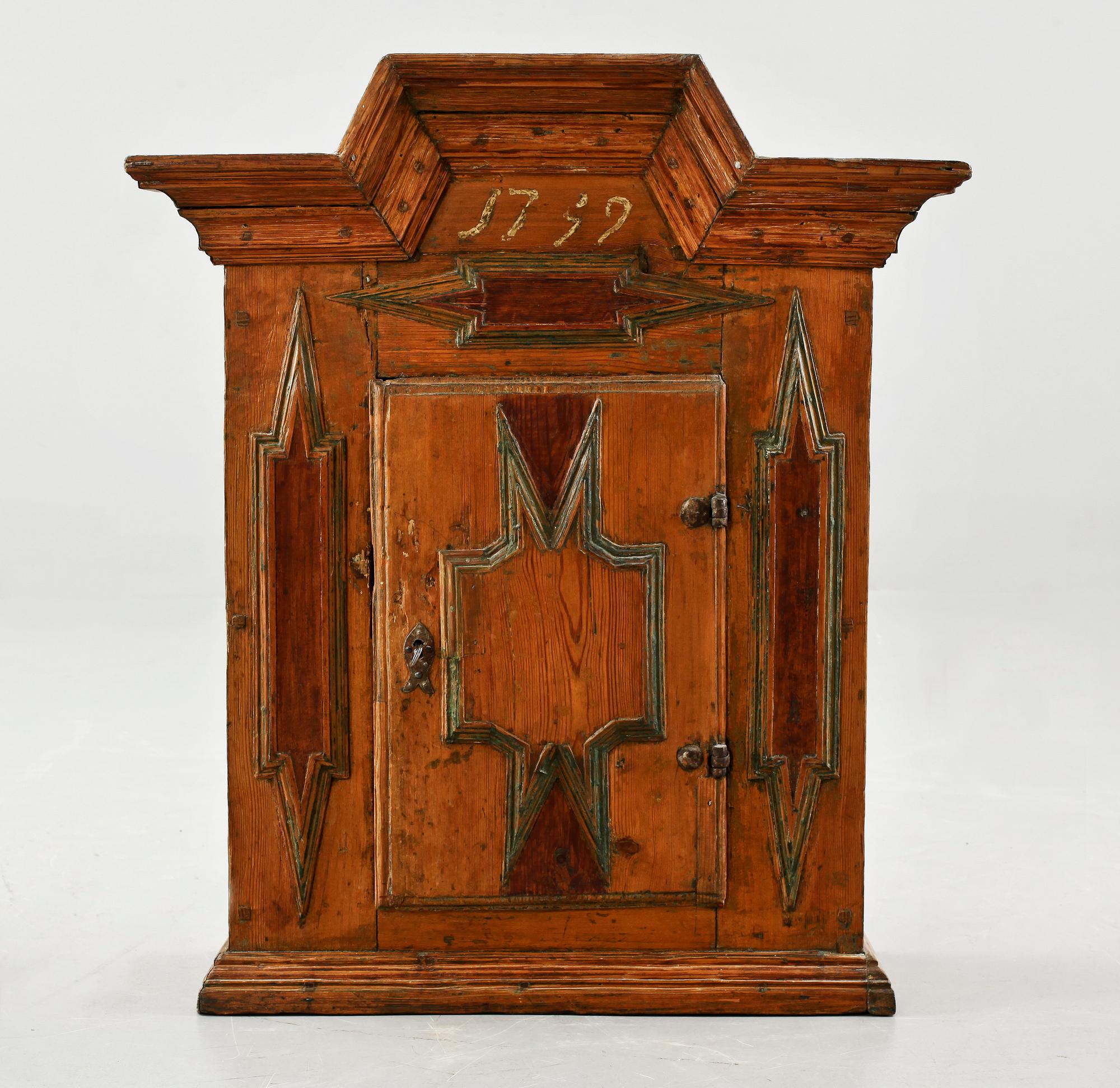 VÄGGSKÅP, allmoge, 1700-tal.