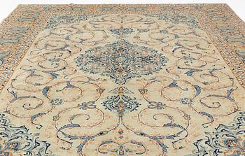 A signed Kashan, carpet ca 450 x 335 cm.