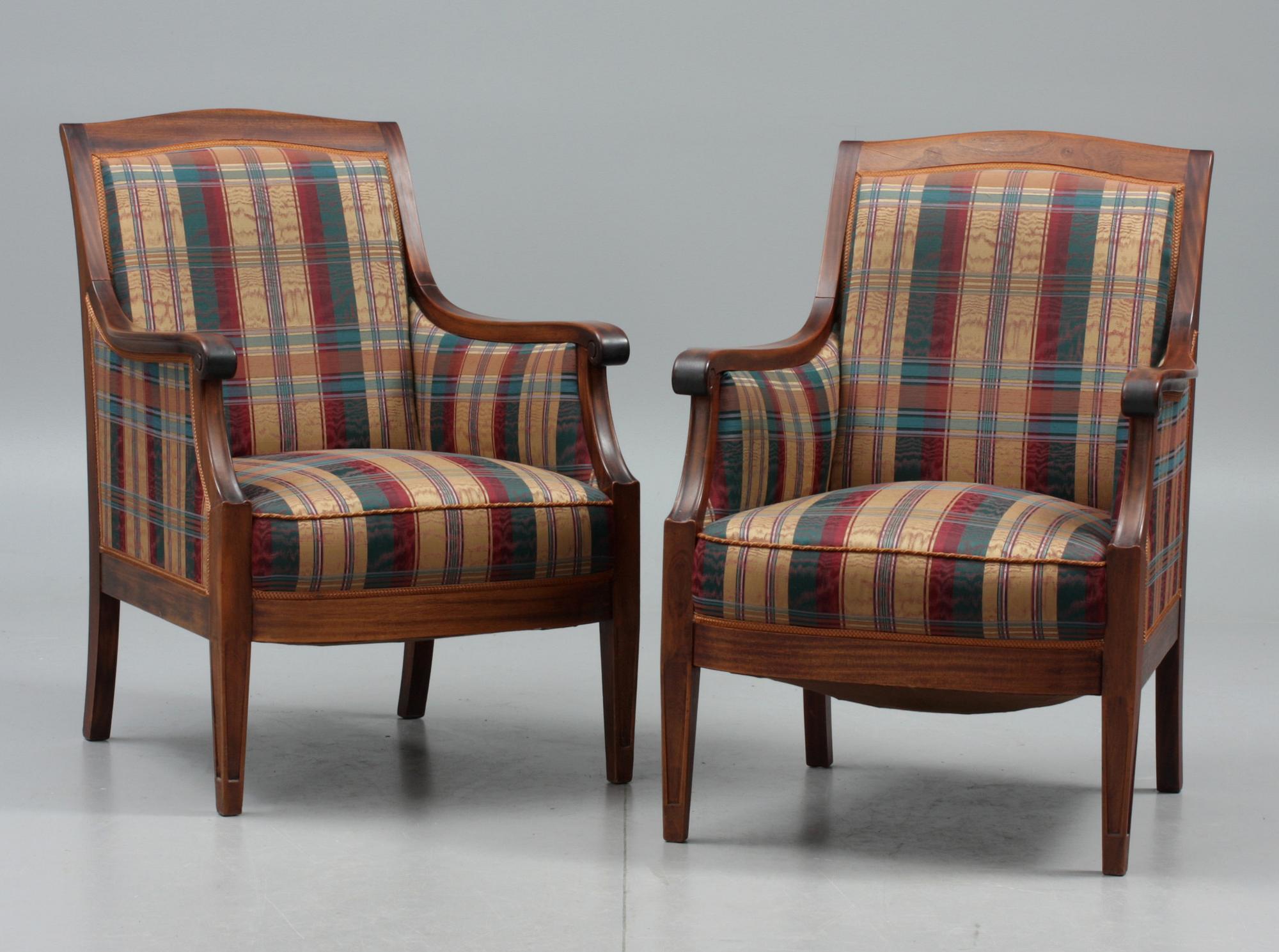 FÅTÖLJER, ett par. 1900-tal.