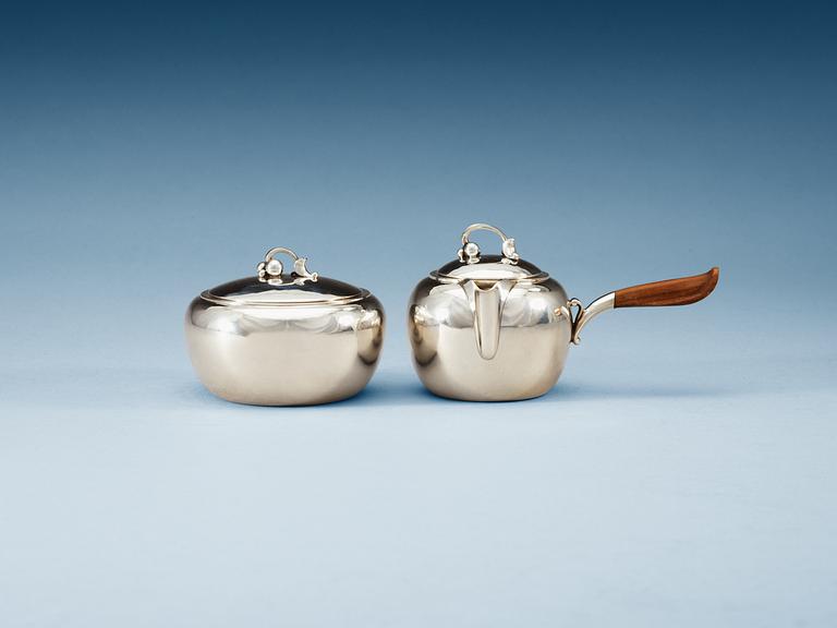 HARALD NIELSEN, gräddkanna och sockerskål,Georg Jensen, Köpenhamn 1933-44, sterling,