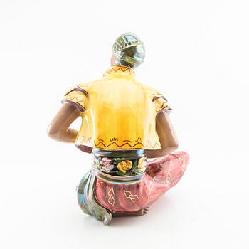 Dekorativ skulptur Sittande man med turban 1900-talets mitt/andra hälft.