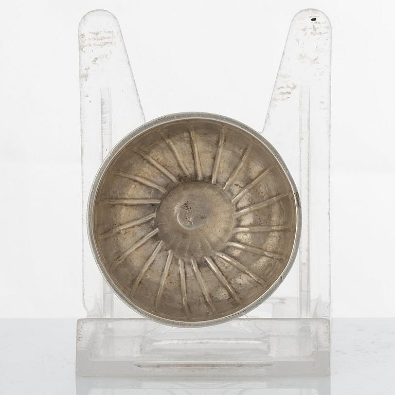 Tumlare, silver, otydliga stämplar, sannolikt Moskva 1750-tal.