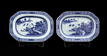 STEKFAT, ett par, porslin, Jiaqing. Kina omkring år 1800.