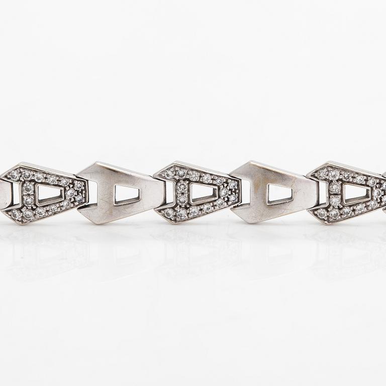 Asprey, An 18K white gold bracelet with diamonds ca. 2.00 ct in total.