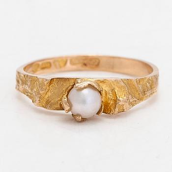 Björn Weckström, a 14K gold and cultured pearl ring 'Small word' for Lapponia 1965.