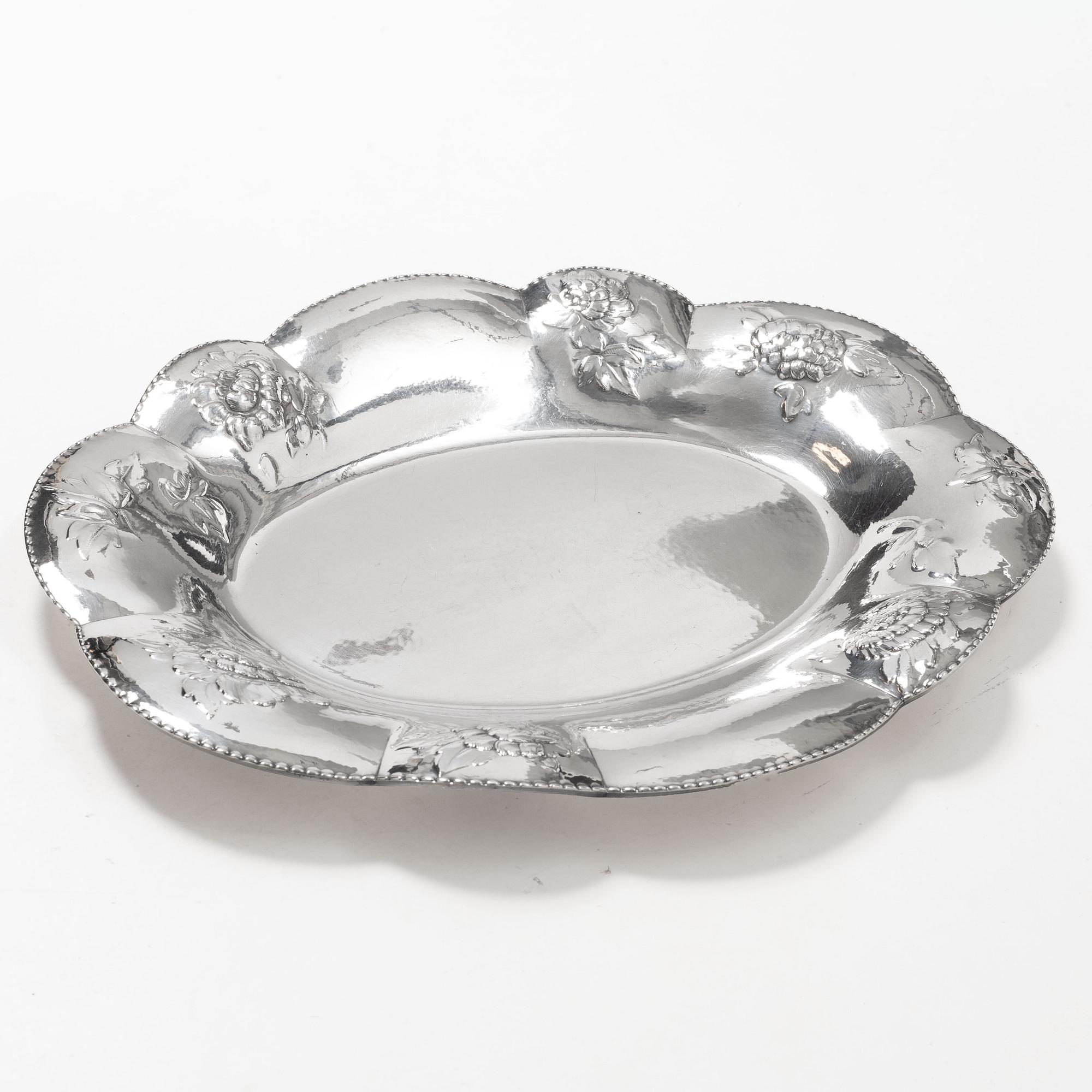 Tray/large dish, silver, Swedish import mark Sam Pettersson, Norrköping 1919.