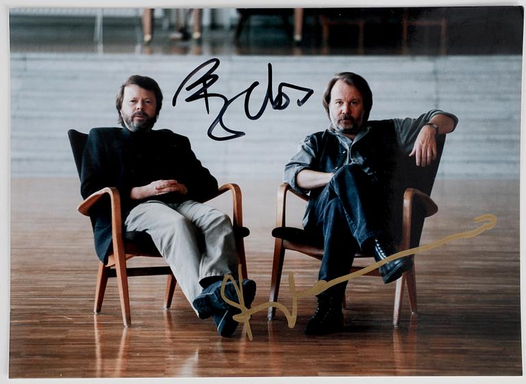 BJÖRN ULVAEUS SAMT BENNY ANDERSSON, autografer på foto.