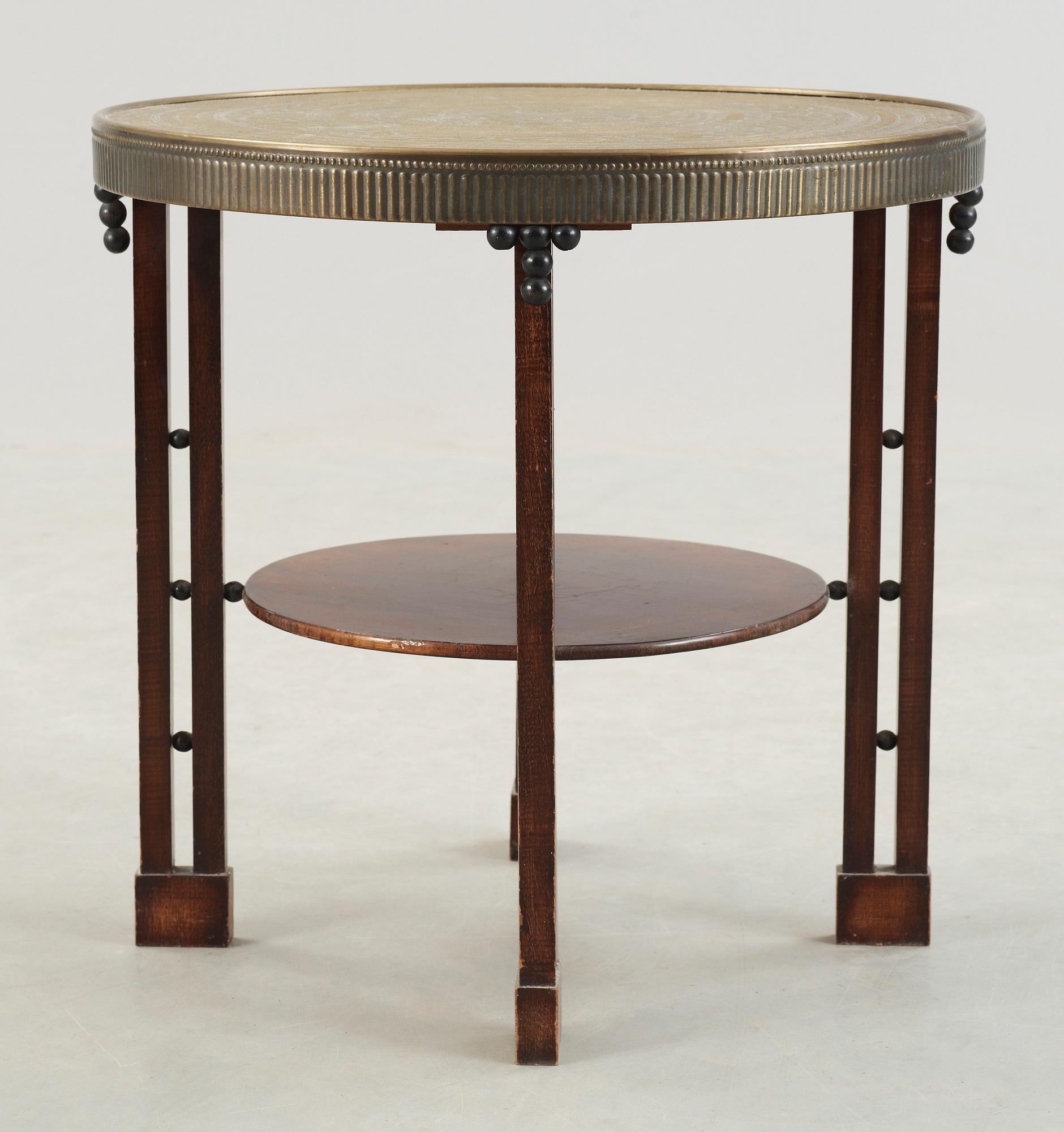 BORD, orientaliskt, 1900-tal.