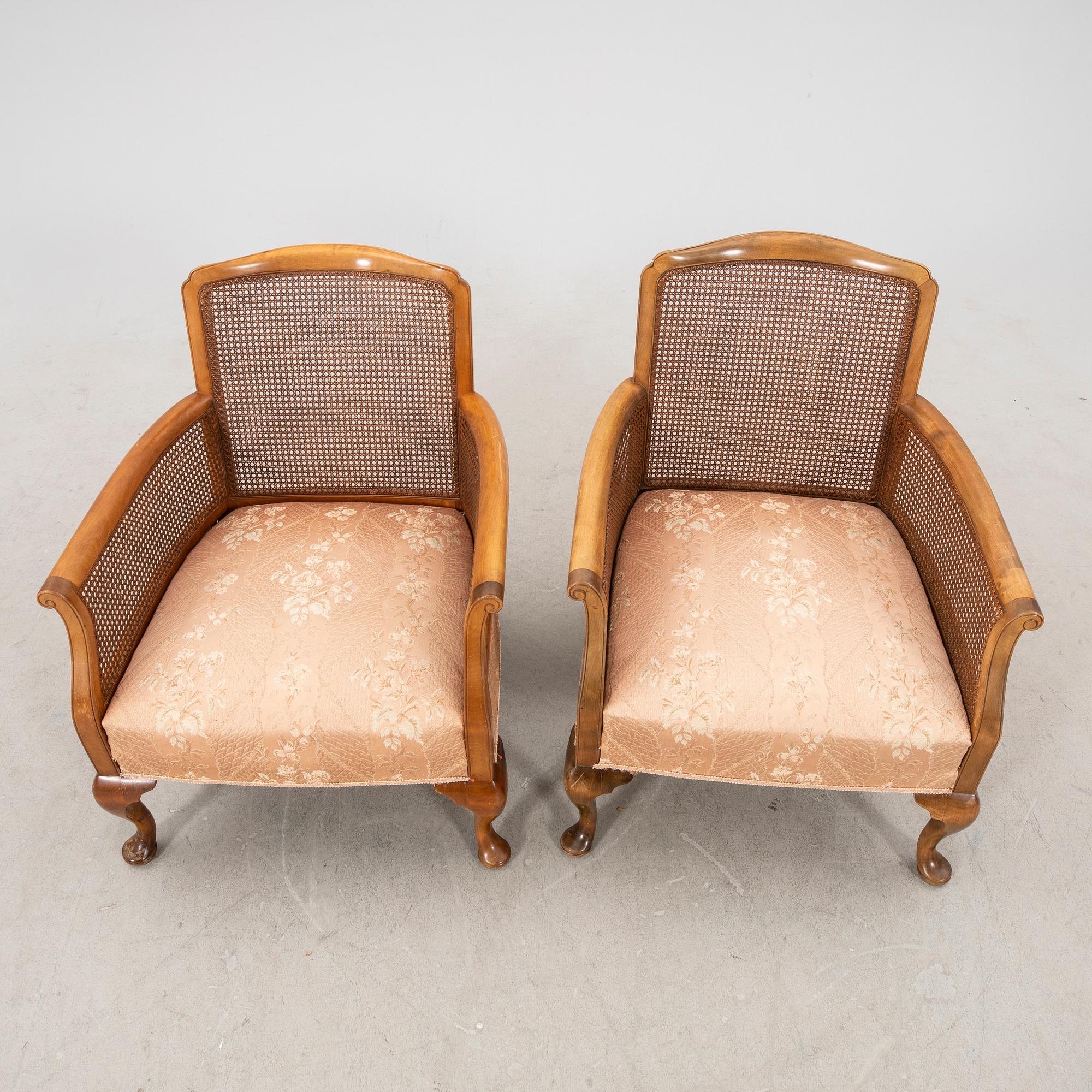 A pair of 1940/50s armchairs.