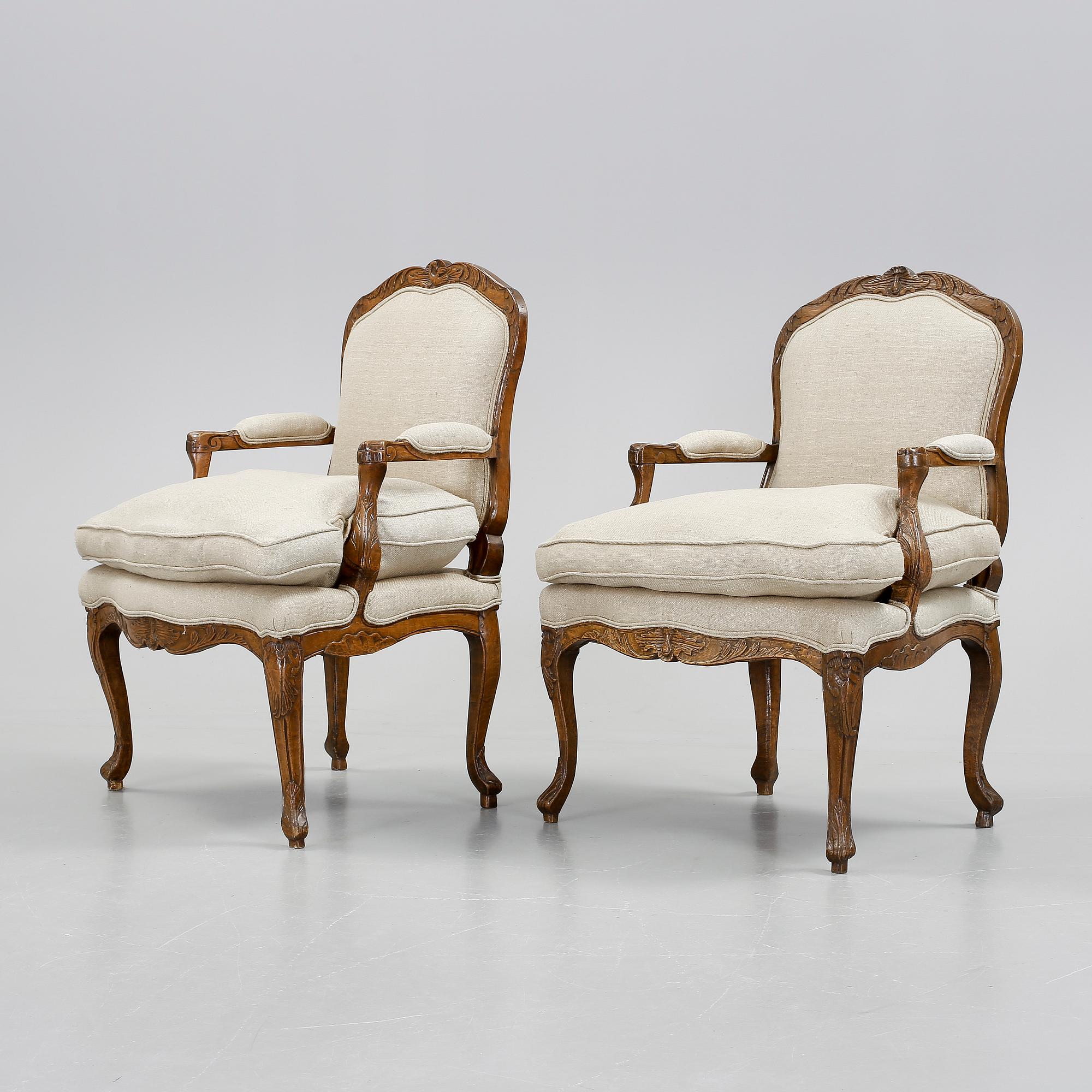 KARMSTOLAR, ett par, snarlika, Louis XV, 1700-talets andra hälft.