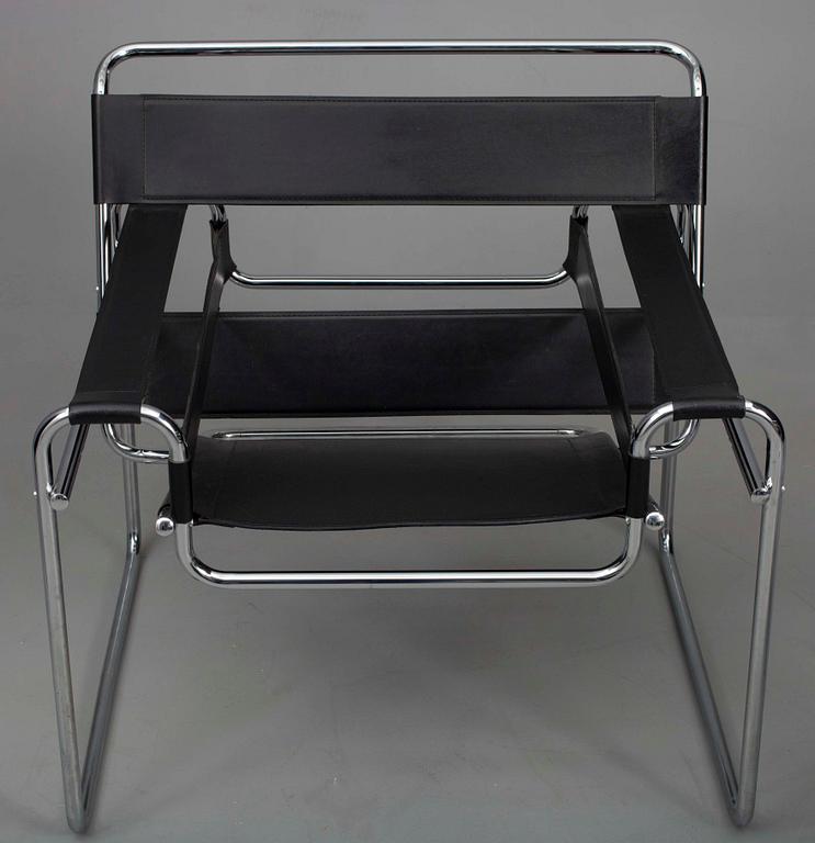 FÅTÖLJER, ett par, "Wassily", läder och stålrör, efter Marcel Lajos Breuer modell, 1900-talets senare hälft.