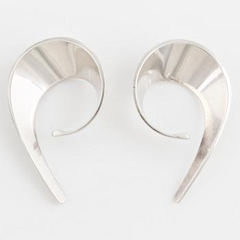 TONE VIGELAND, ett par 'Slynge – Sling' örhängen, sterlingsilver.
