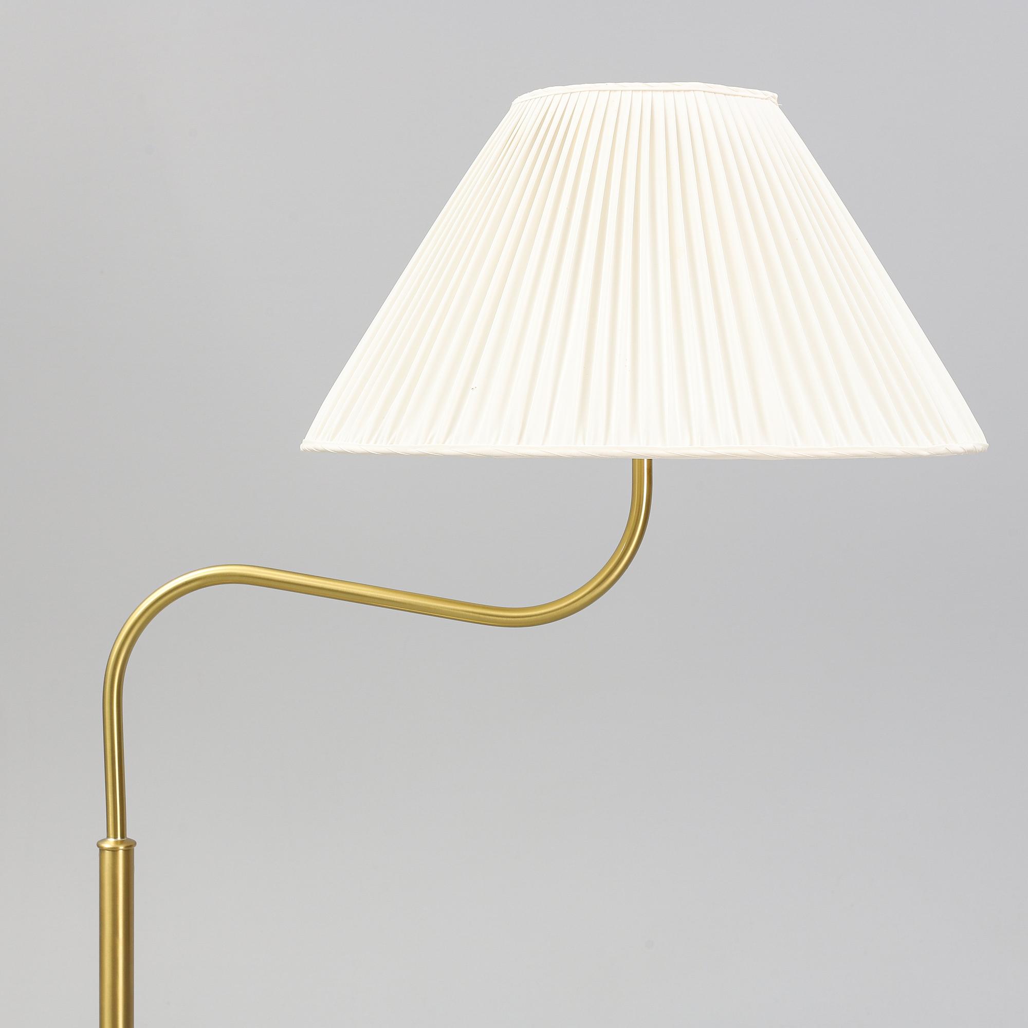 Josef Frank golvlampa, "Stora kamelen", model 2568, Firma Svenskt Tenn.