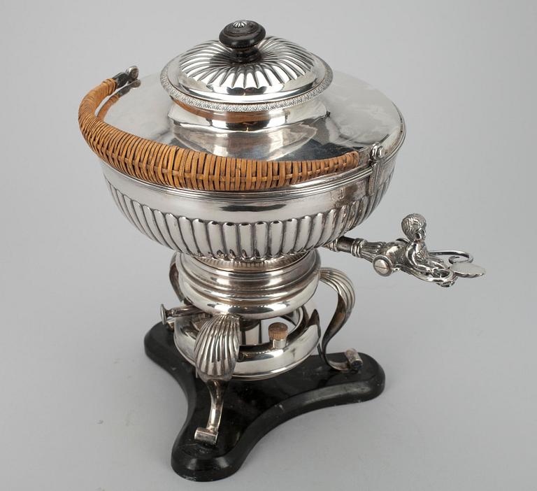 TEKANNA, silver, Österrike-Ungern, ca 1850 samt BRÄNNARE, silver, Möllenborg-Feron, Stockholm 1873. Tot. vikt ca 1980.