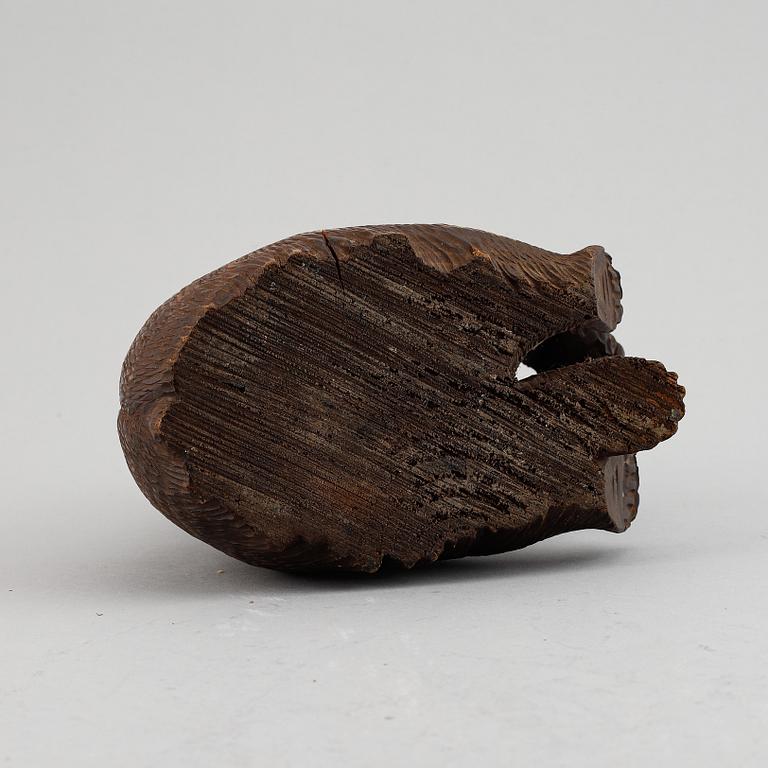 A carved wooden sculpture of a "Black forest bear" from around the year 1900.