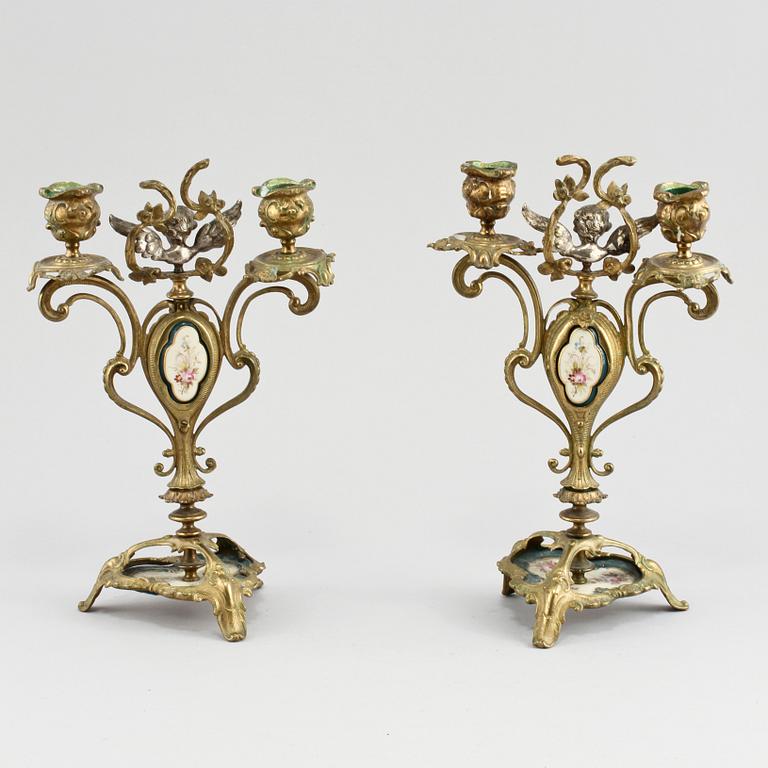 KANDELABRAR, ett par, Louis XV-stil, 1900-talets första hälft.