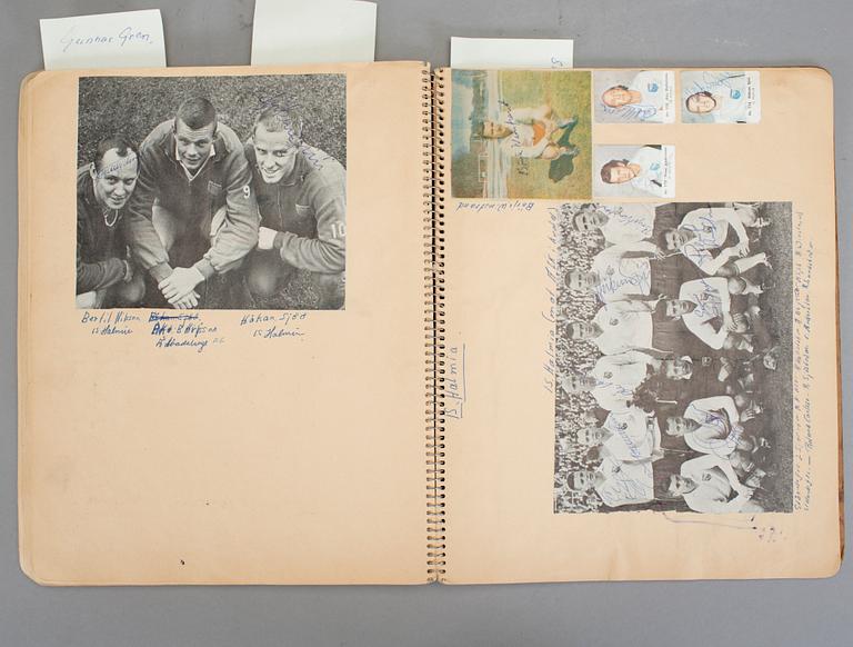 SAMLING FOTBOLLSAUTOGRAFER, bla Ryska landslaget -64, Benfica, Nacka Skoglund, Prawitz Öberg, 1960-70-tal.