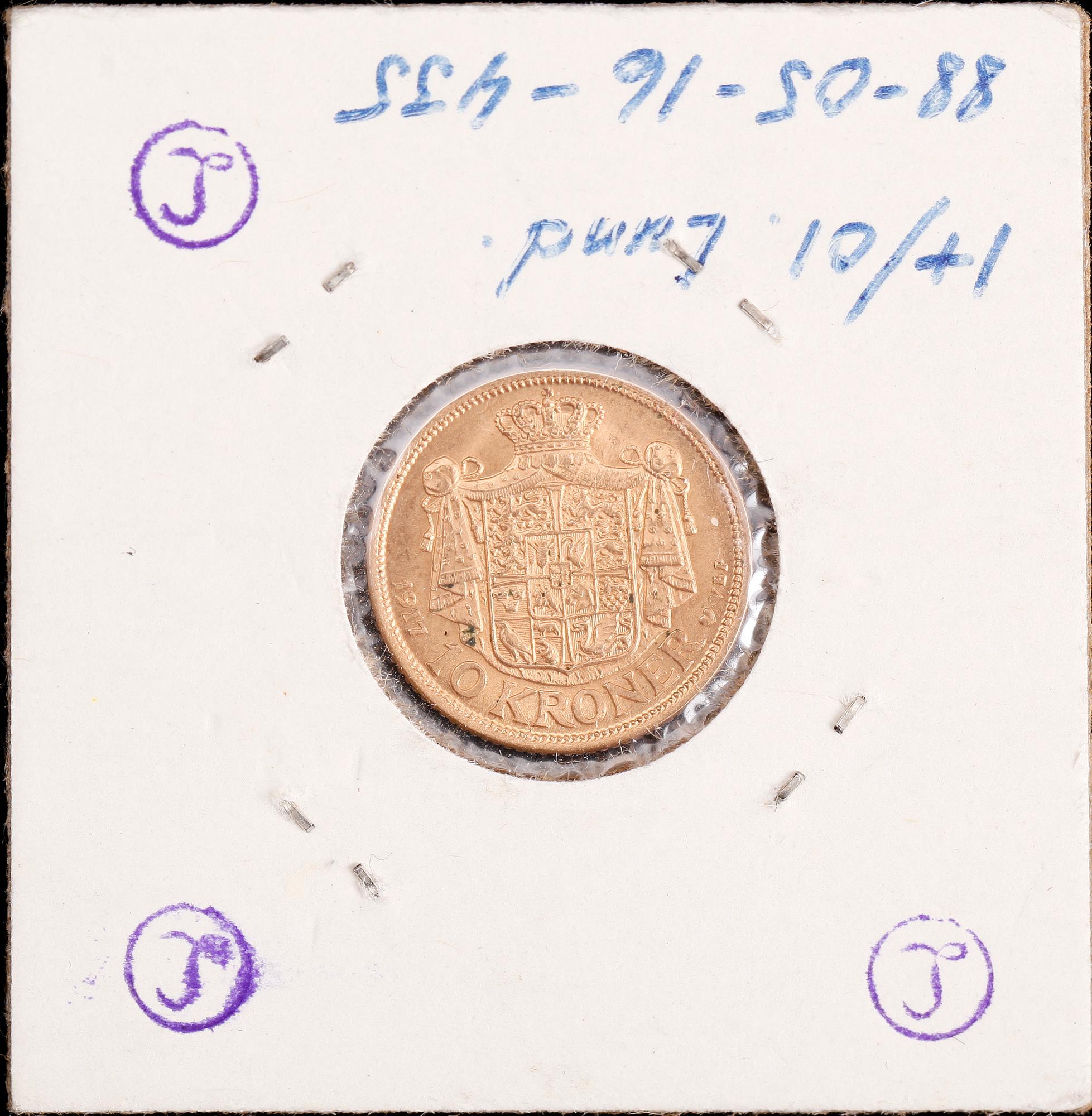 GULDMYNT, 10 kroner, Christian X, Danmark 1917. vikt ca 4 gram.