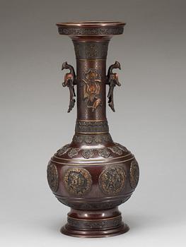 GOLVVAS, brons, Japan, 1900-talets början.