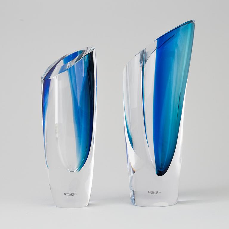 Two glass vases på Göran Wärff, Kosta  Boda, signed.