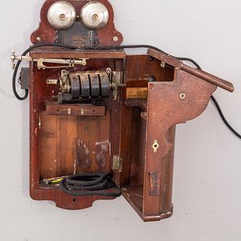 VÄGGTELEFON LM Ericsson &Co Stockholm, Omkring 1900.