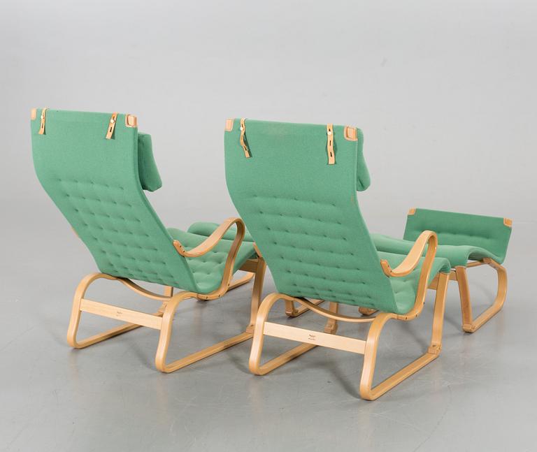 A PAIR OF BRUNO MATHSSON "MIGO" ARMCHAIRS WITH STOOLS.