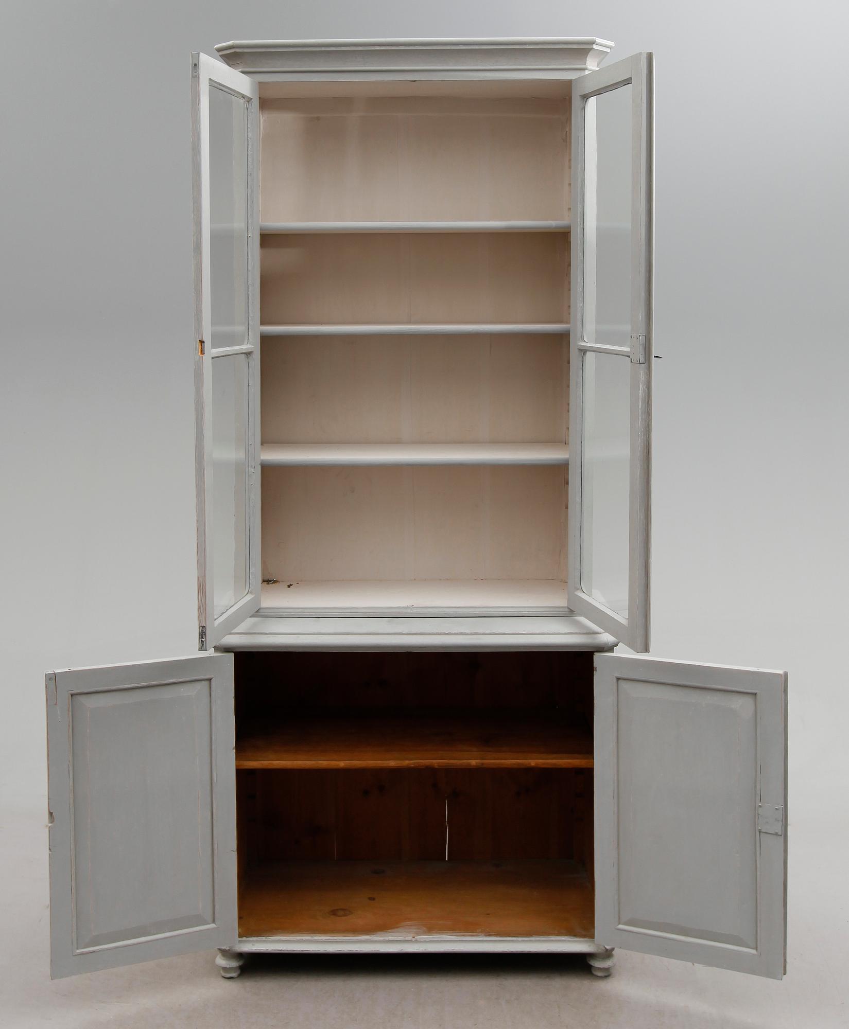 BOKSKÅP, 1800-talets andra hälft.