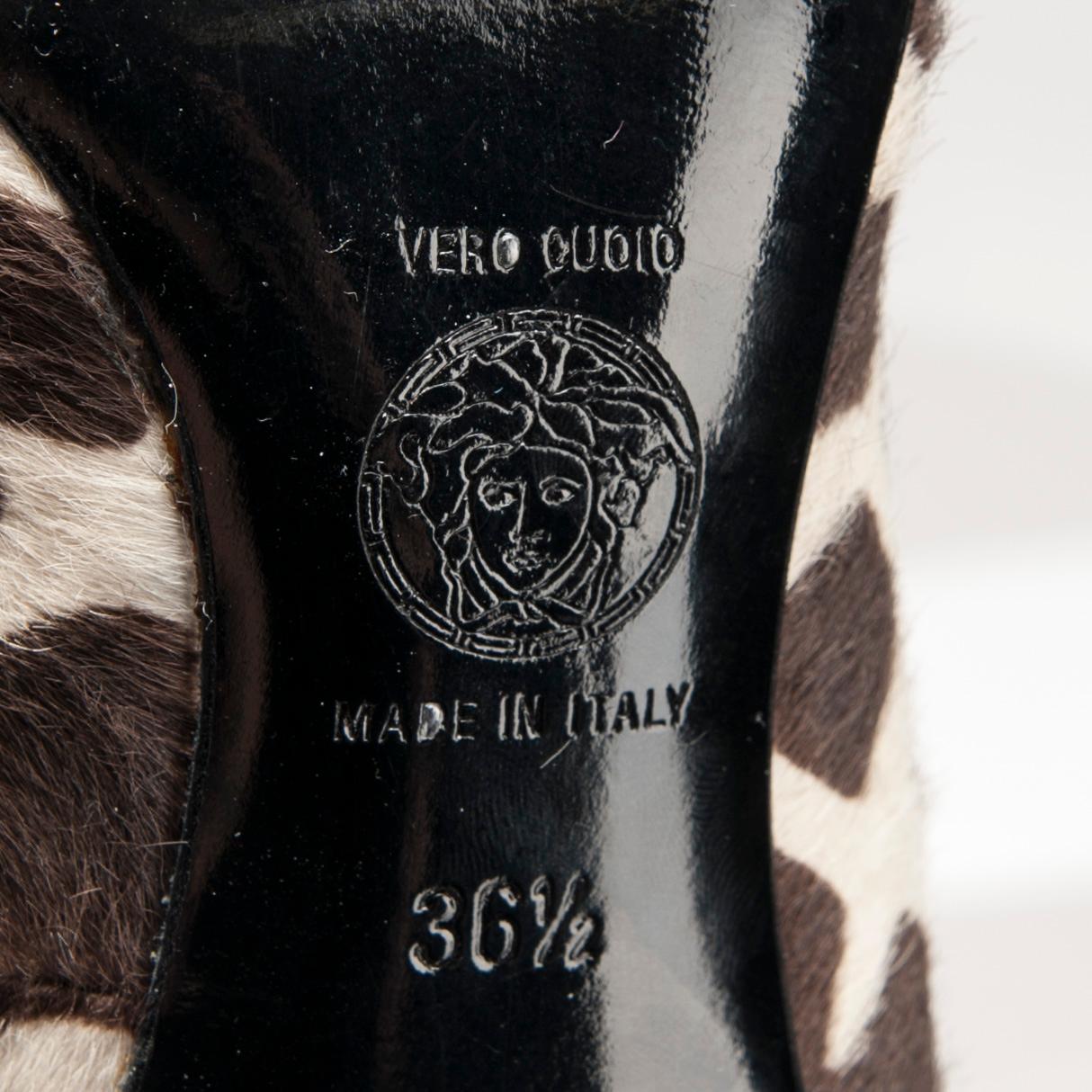 SKOR, Versace.