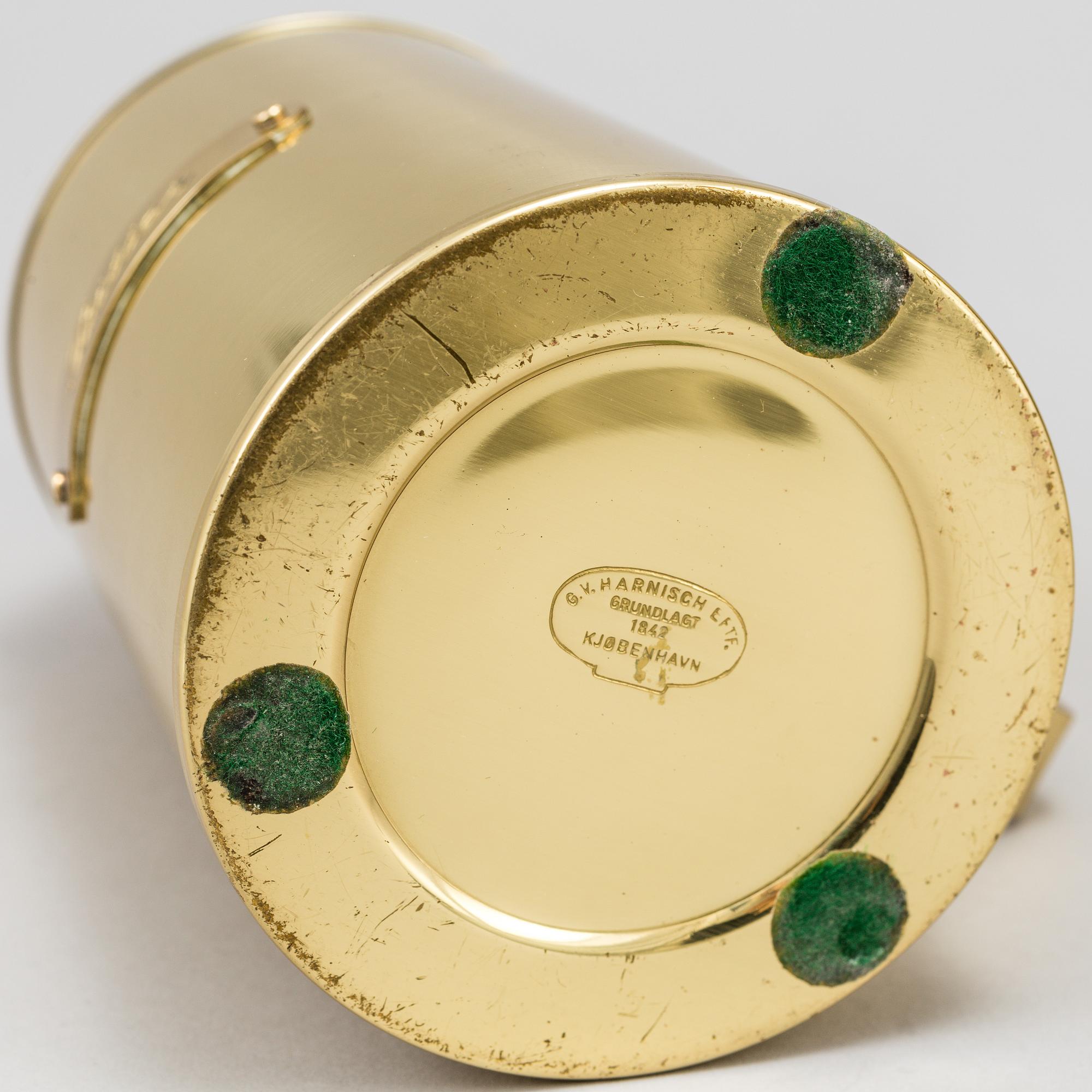 FOTOGENLAMPOR, ett par samt fotogenbehållare, mässing, G.V. Harnisch eftf., Köpenhamn, Danmark, 1900-talets andra hälft.