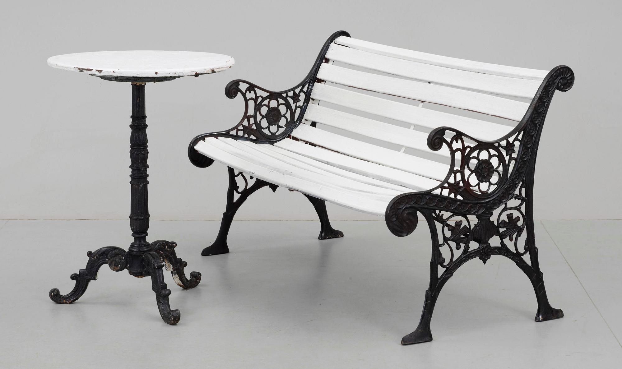 TRÄDGÅRDSSOFFA samt BORD, gjutjärn. 1900-talets början.