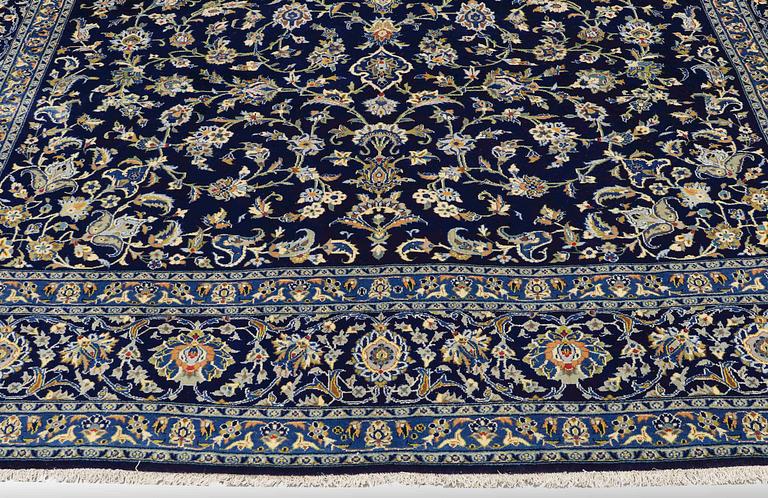 A CARPET, Kashan, ca 423 x 313 cm.