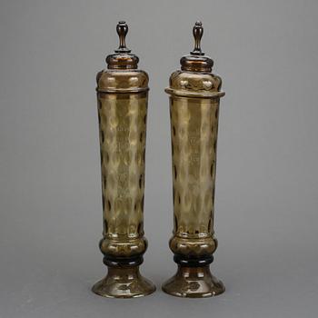 GLASPOKALER, ett par, Böhmen, omkring 1900.
